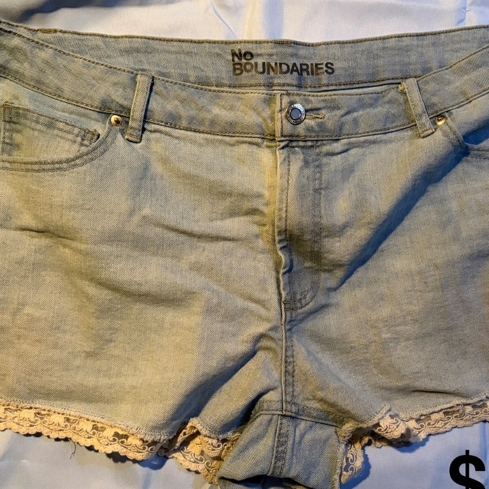 No Boundaries Women's Jean Shorts - Light Blue with Lace Trim